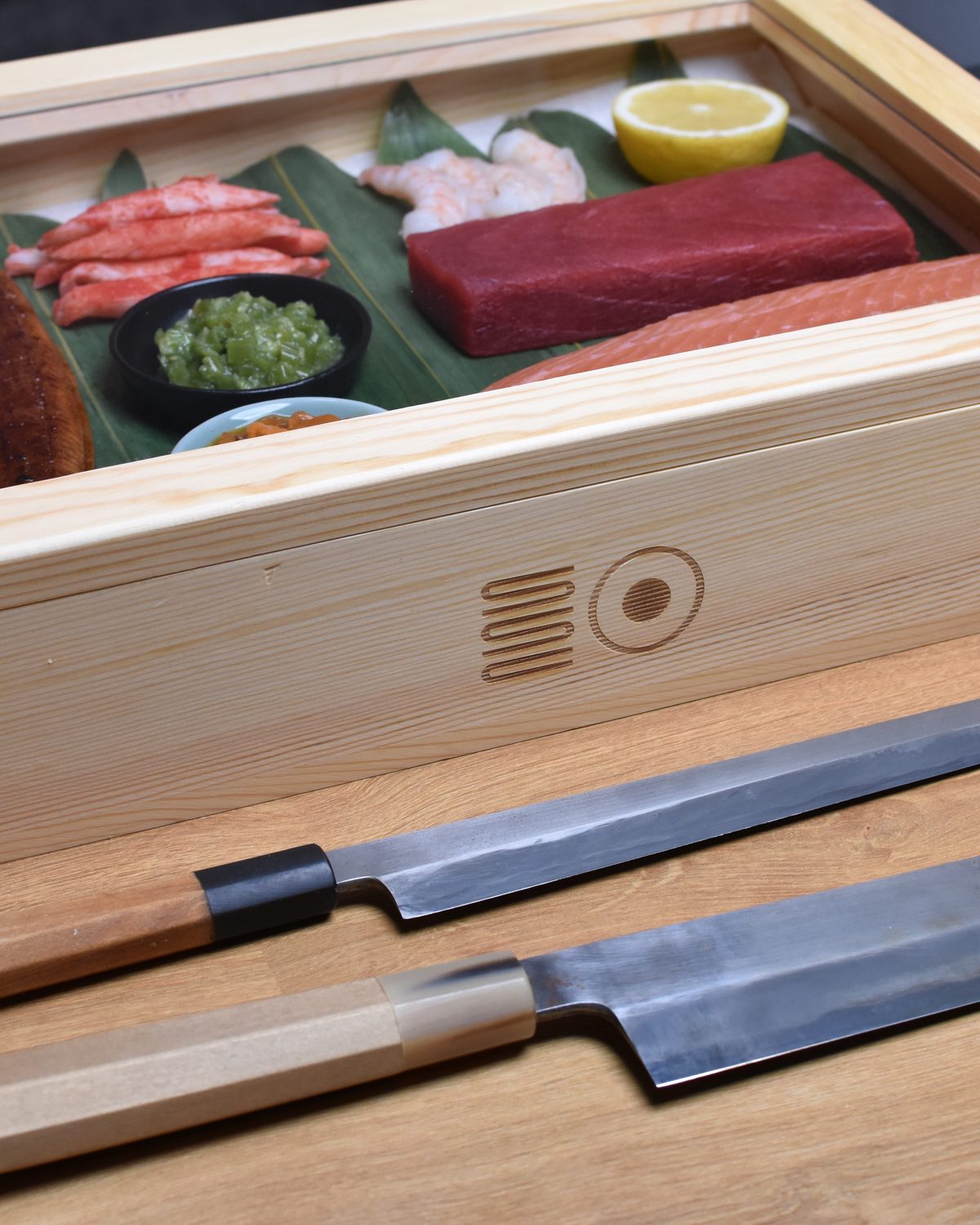 Hinoki Neta box with sashimi and Japanese knives - Smart Sushi Chef